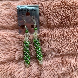 A pair of green dangling earrings! 💚